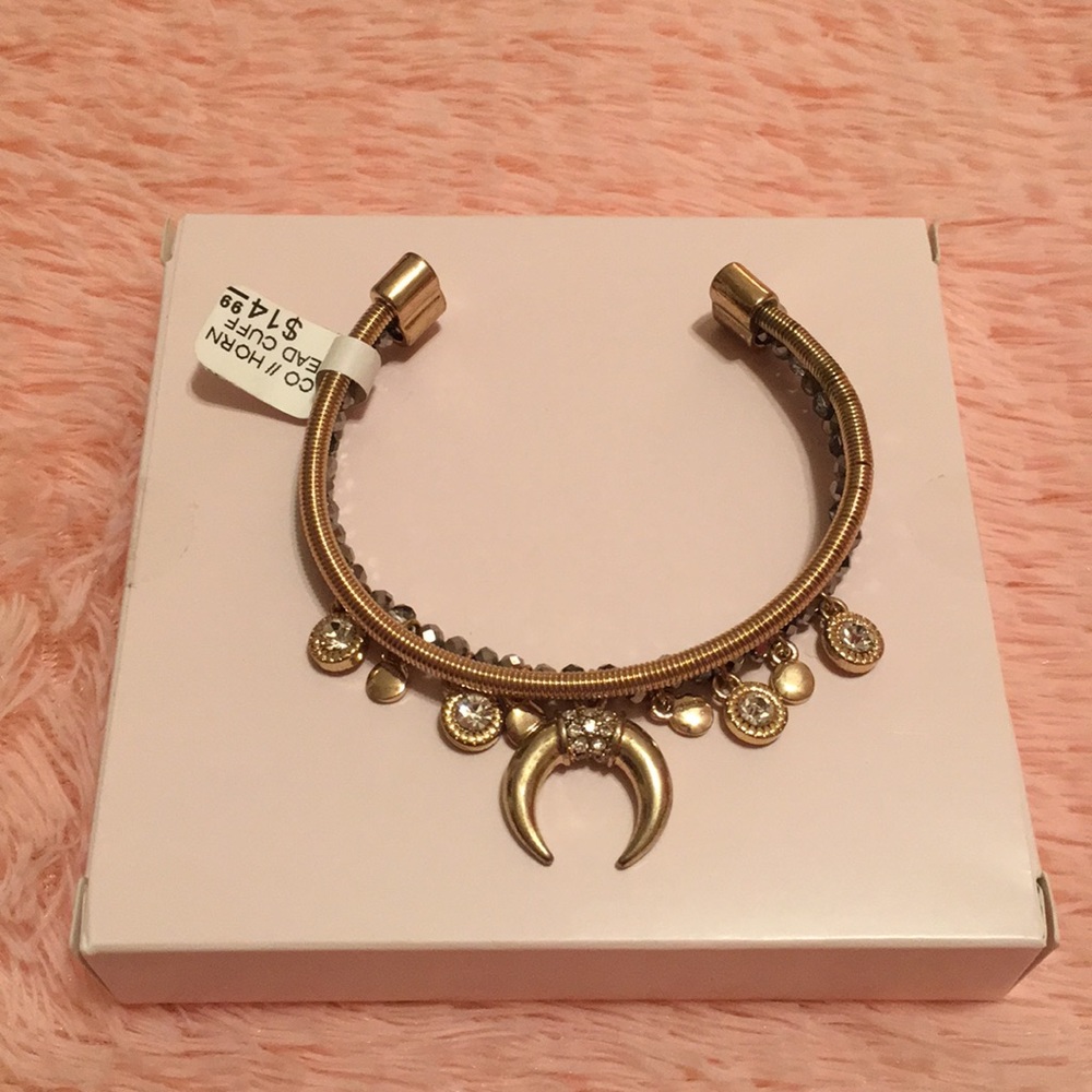 Trendy horn bead cuff!!!
